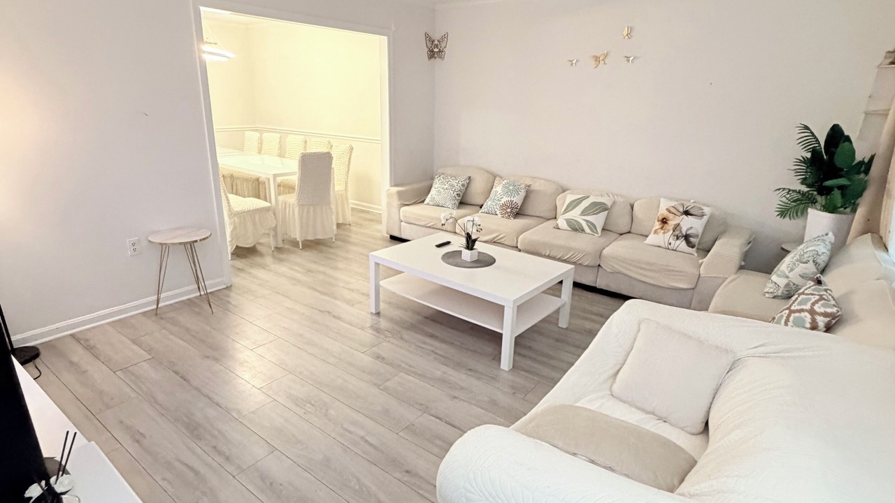 Photo of Livingroom in Calverton