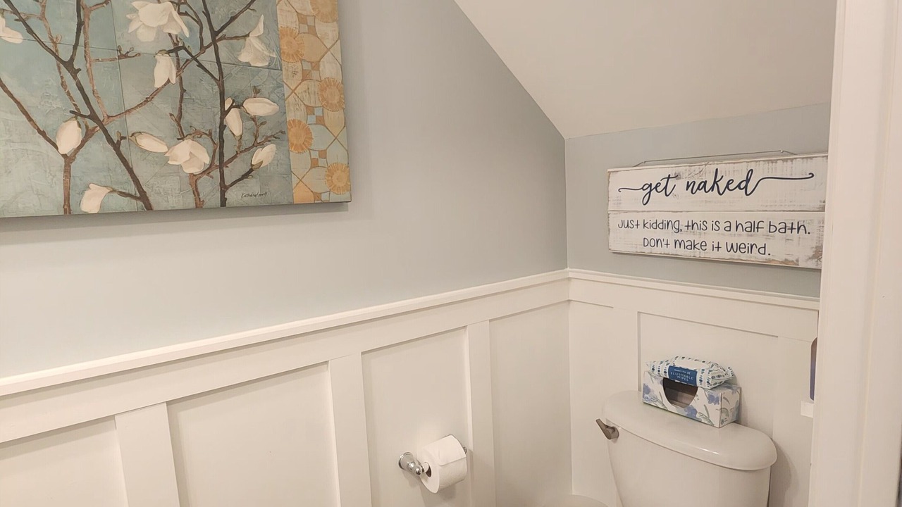 Photo of Bathroom in Hurwood Heights