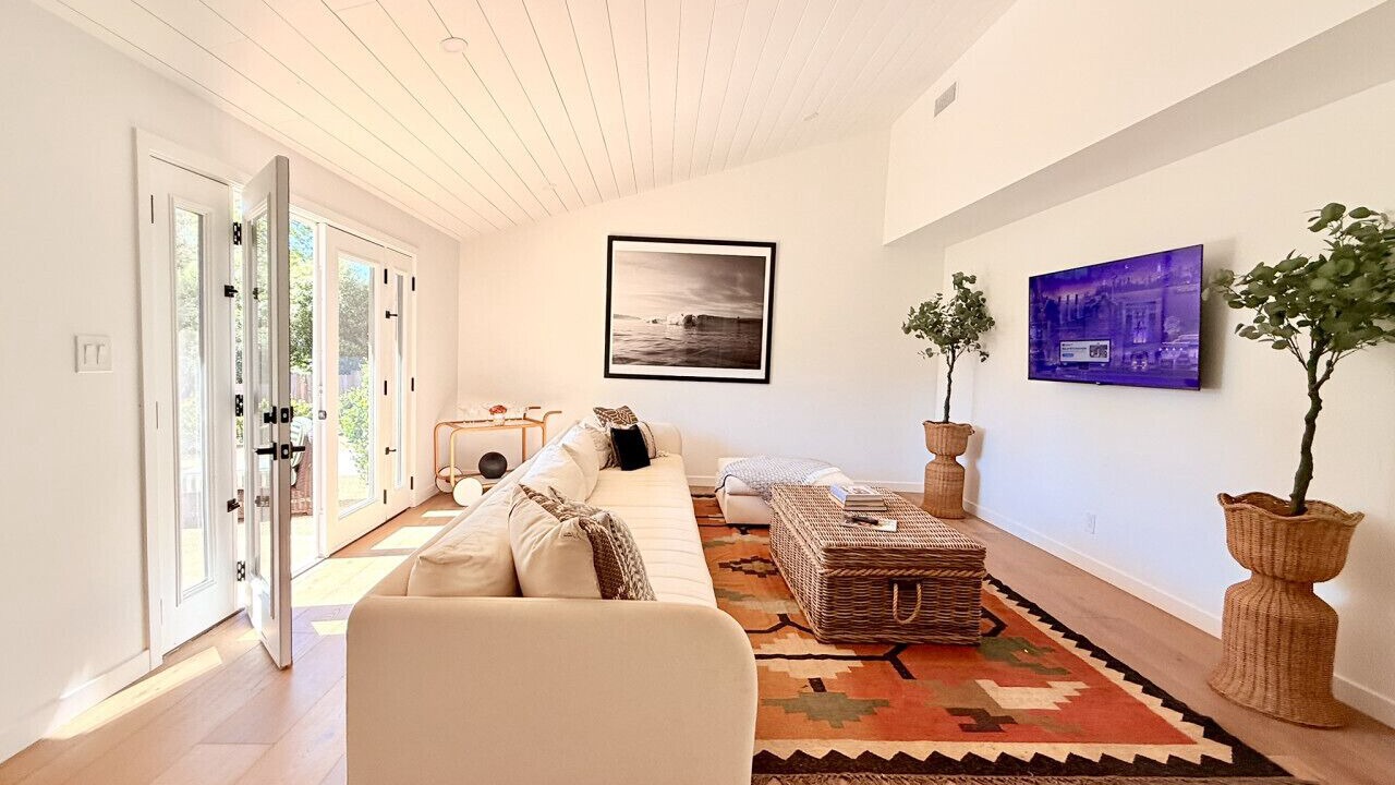 Photo of Livingroom in Meiners Oaks