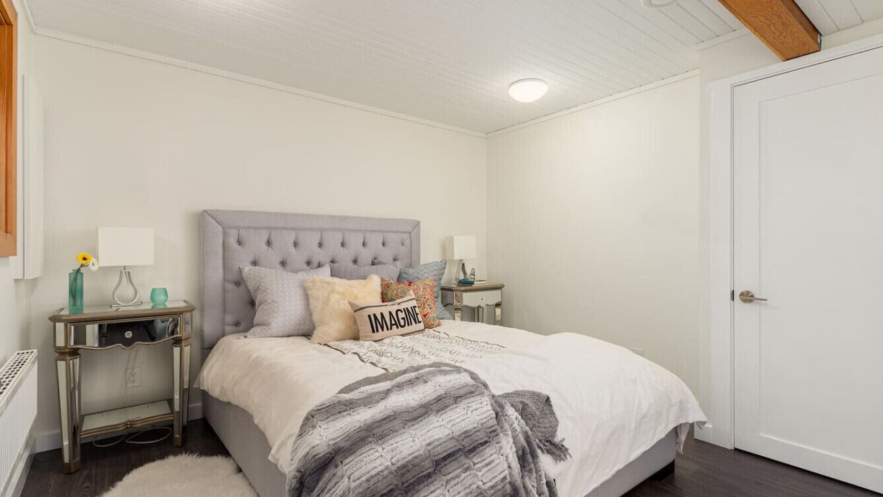 Photo of Bedroom in Dundarave