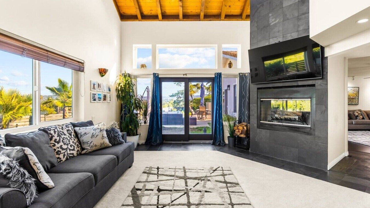 Photo of Livingroom in West Hills