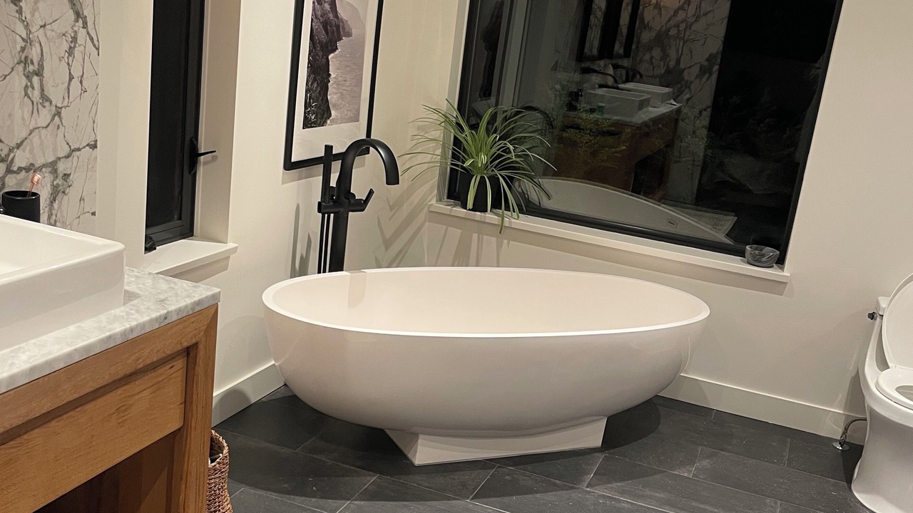 Photo of Bathroom in Hollyburn