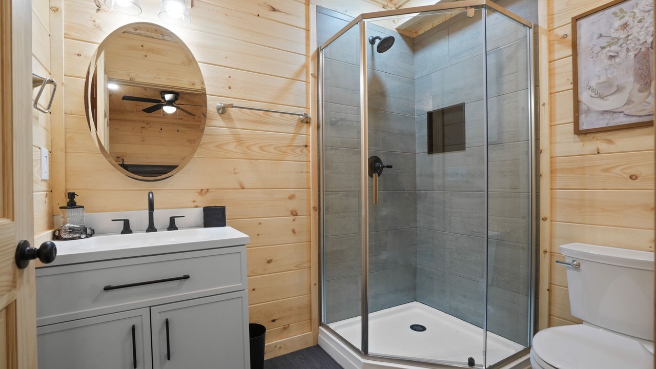 Photo of Bathroom in McArthur
