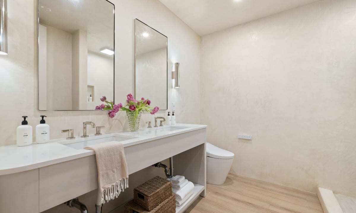 Photo of Bathroom in Oak Park