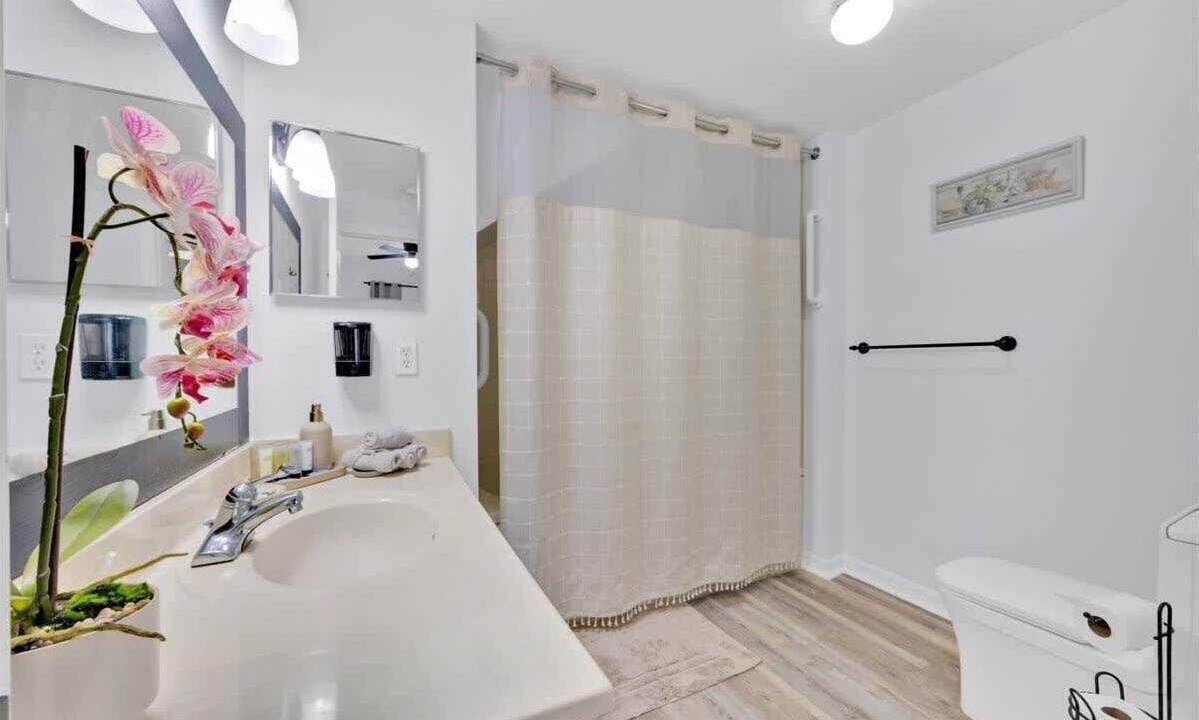 Photo of Bathroom in Venetian Bay Villages