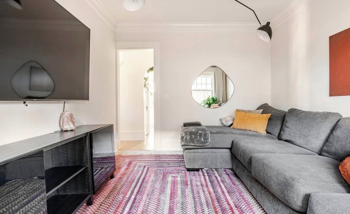 Photo of Livingroom in North Admiral
