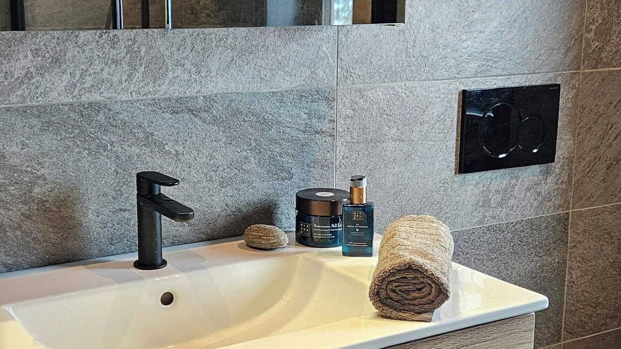 Photo of Bathroom in Amot