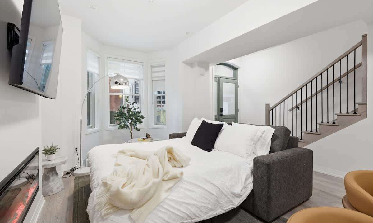 Photo of Livingroom in Toronto Entertainment District