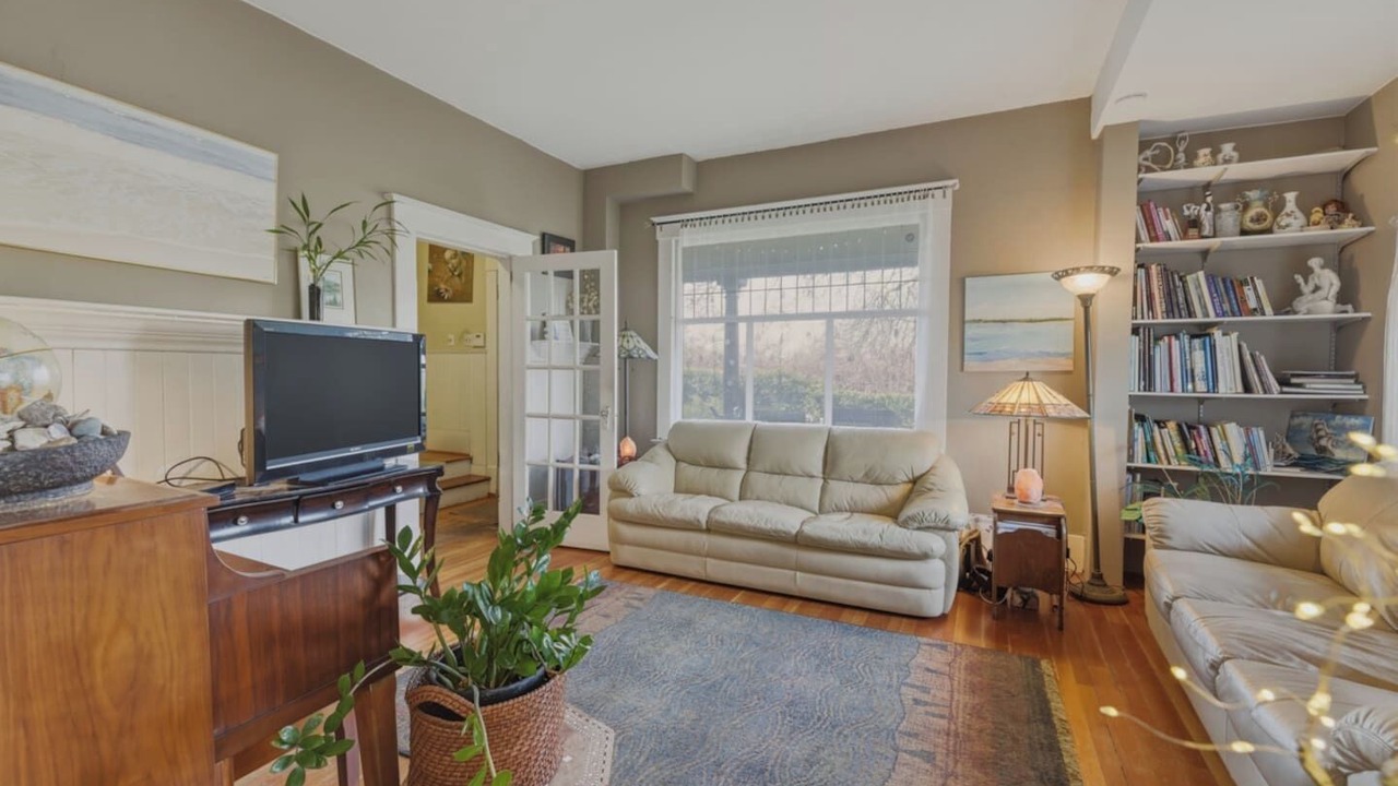 Photo of Livingroom in Lower Lonsdale