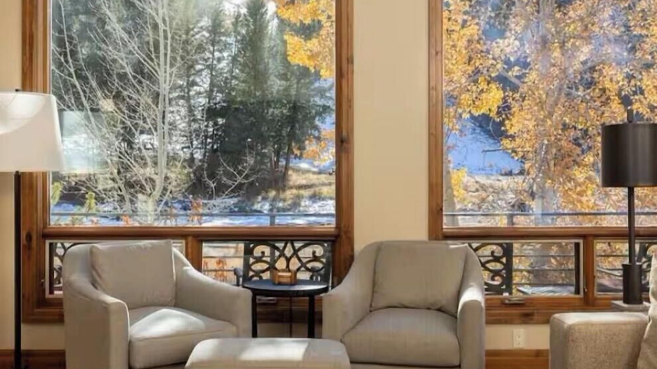 Photo of Livingroom in Warm Springs