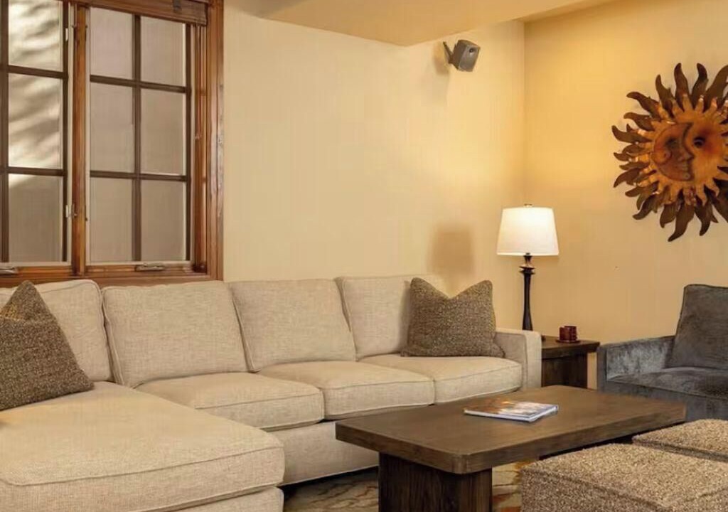 Photo of Livingroom in Warm Springs