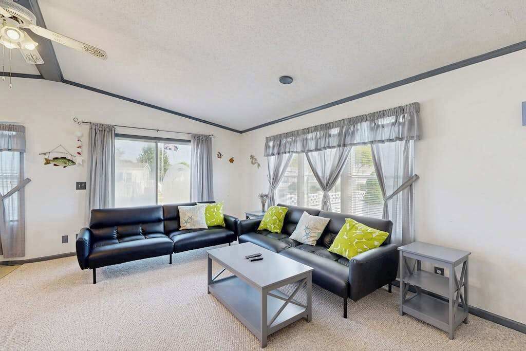Photo of Livingroom in Assateague Pointe