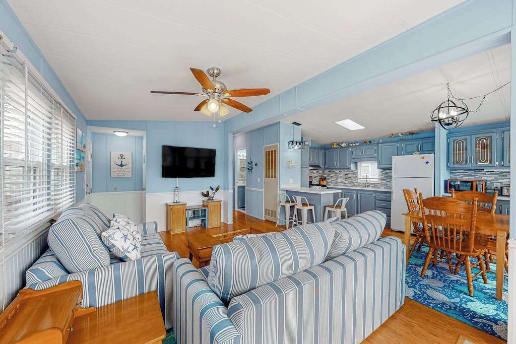 Photo of Livingroom in Assateague Pointe