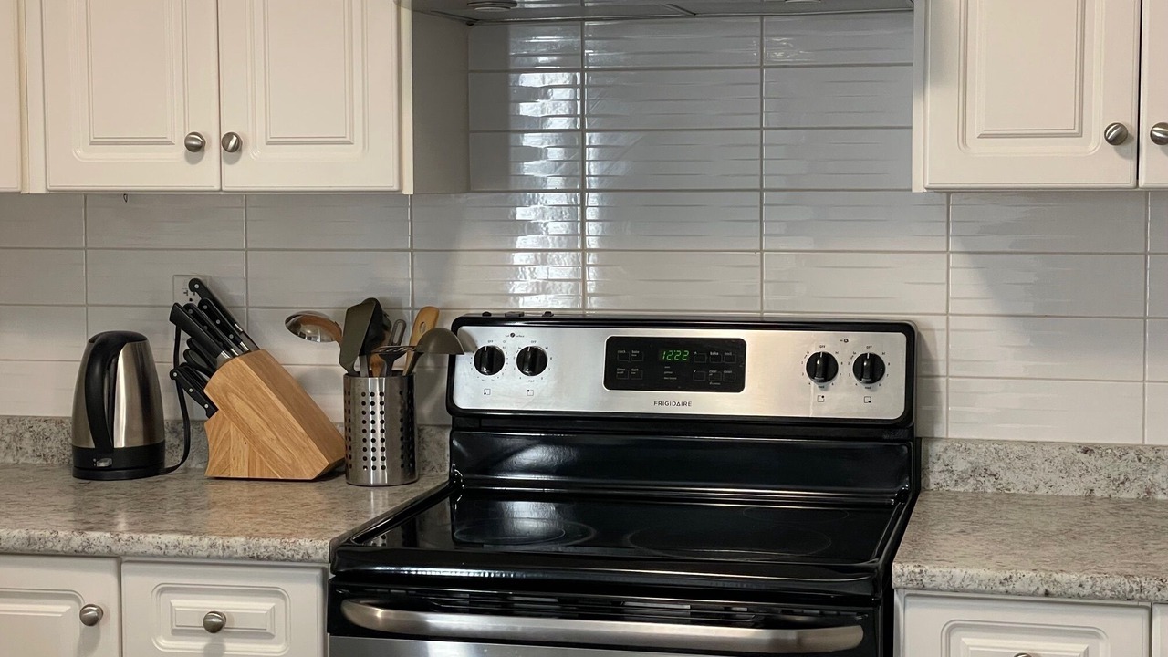 Photo of Kitchen in Central Lonsdale