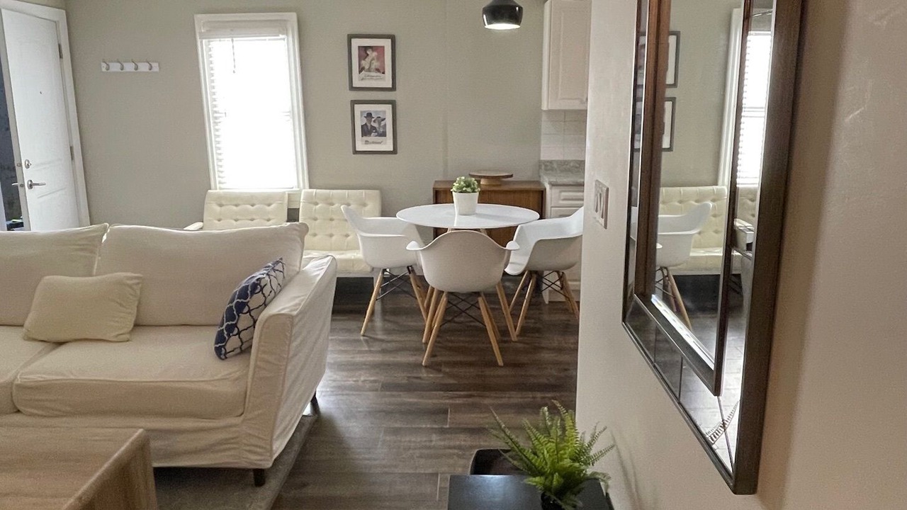 Photo of Livingroom in Central Lonsdale