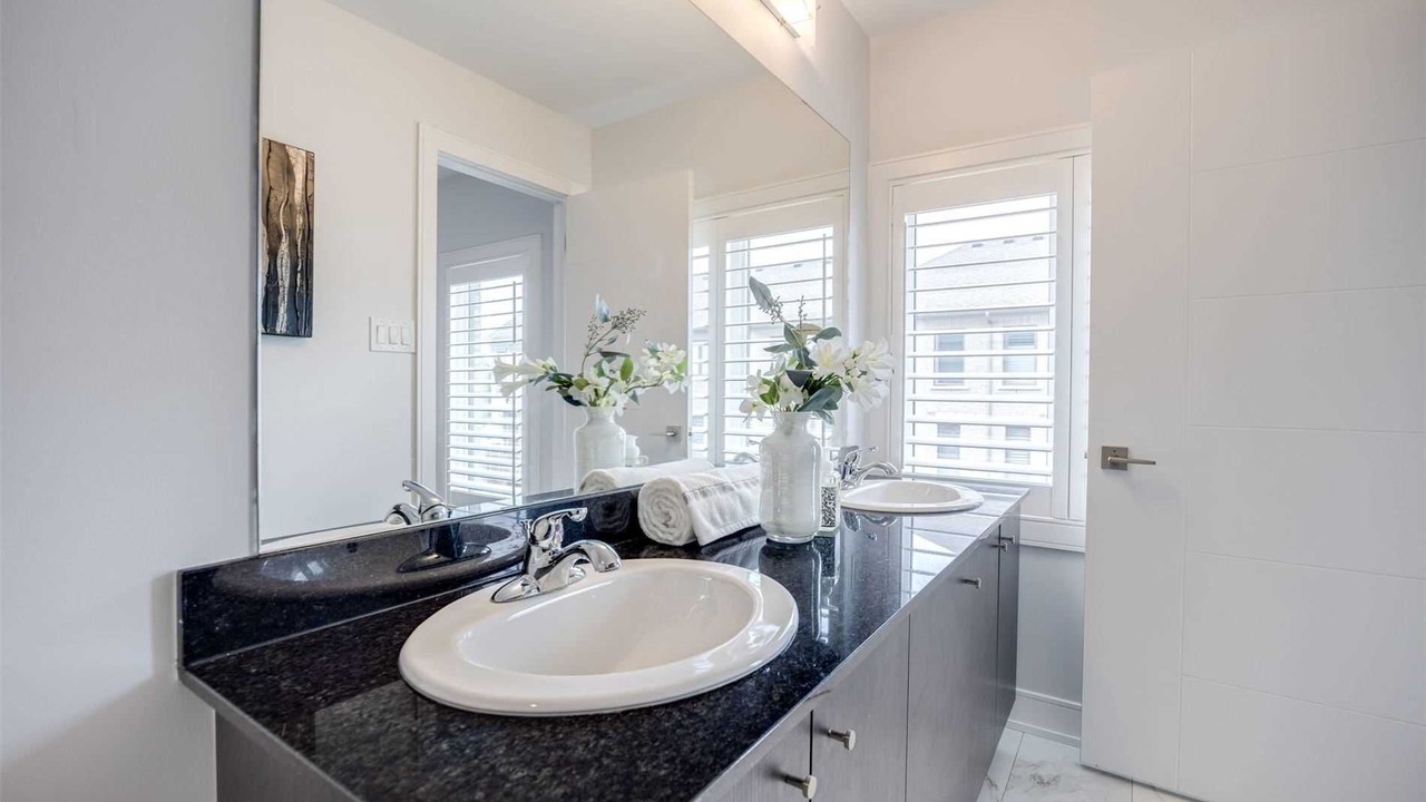 Photo of Bathroom in Lakeview