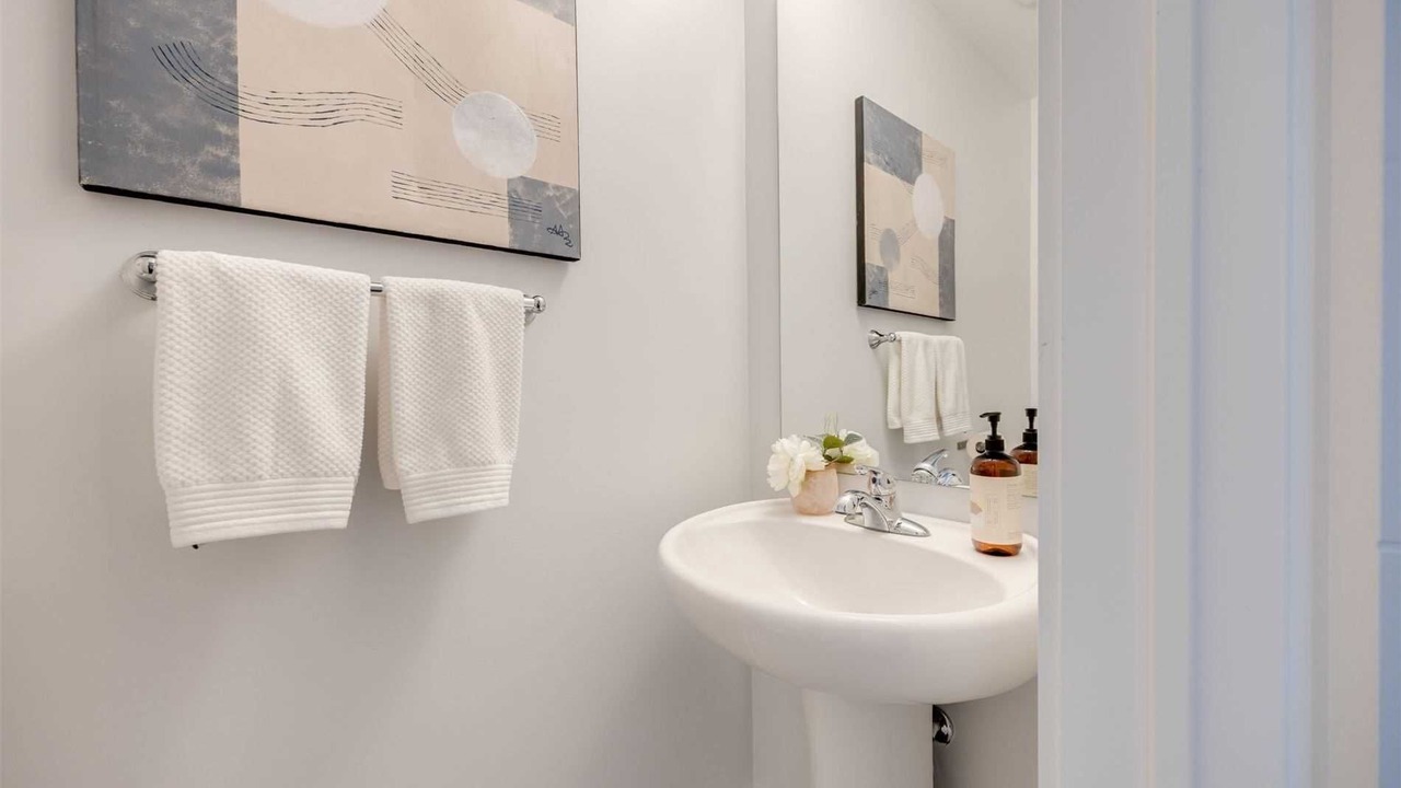 Photo of Bathroom in Lakeview