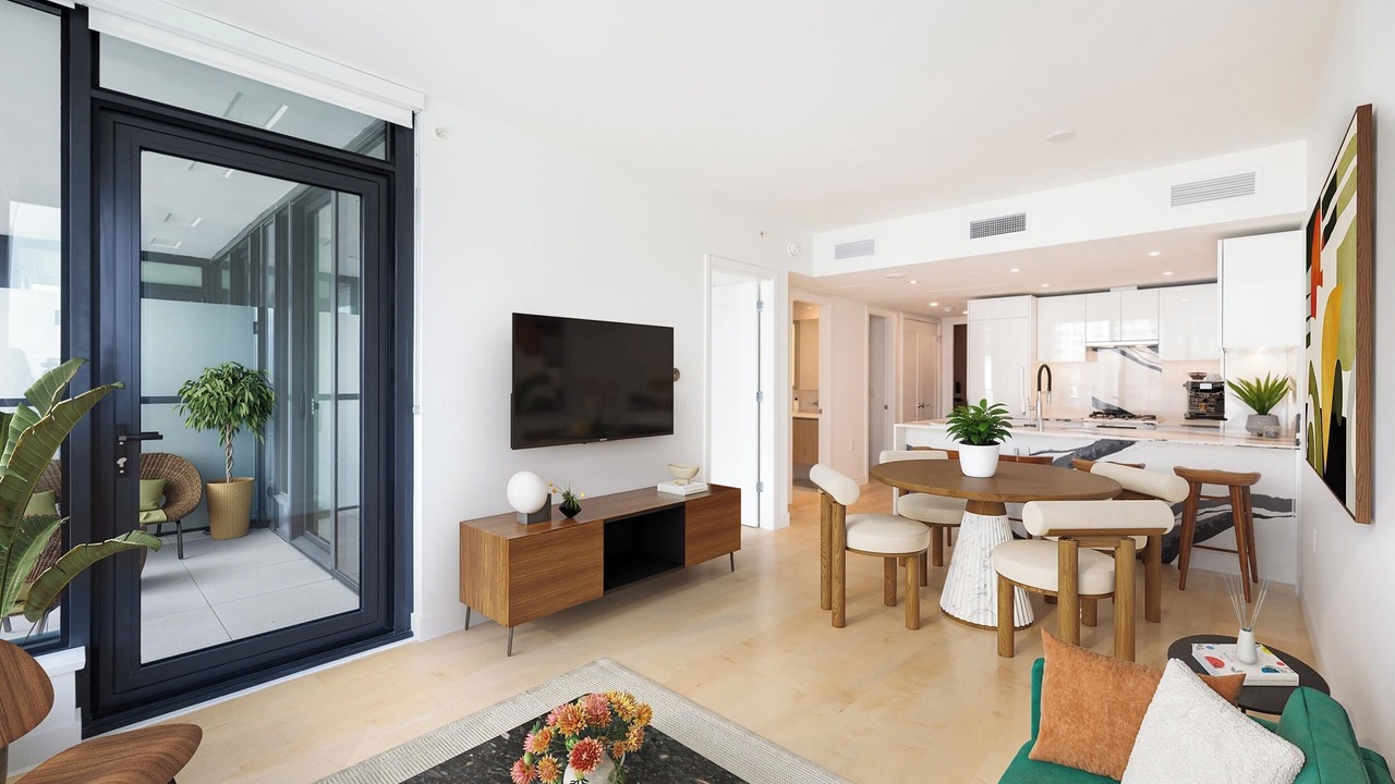 Photo of Livingroom in Central Lonsdale