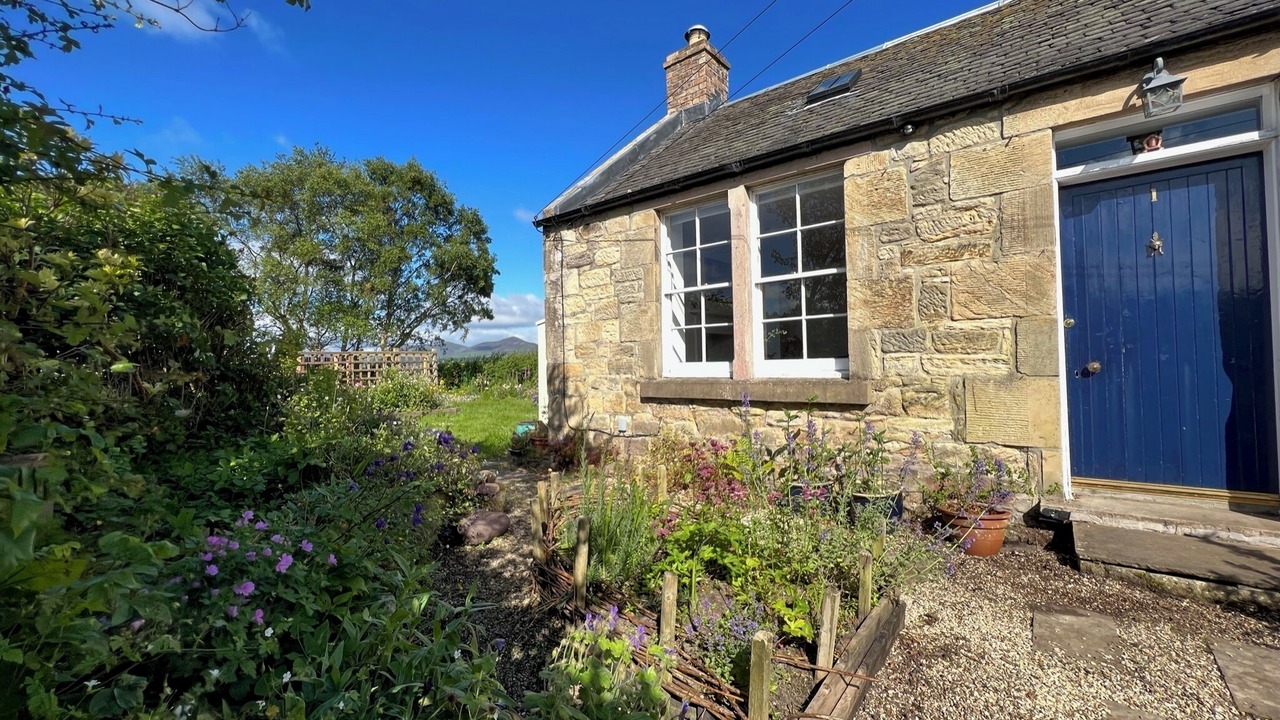 Photo of Outdoor in Roslin