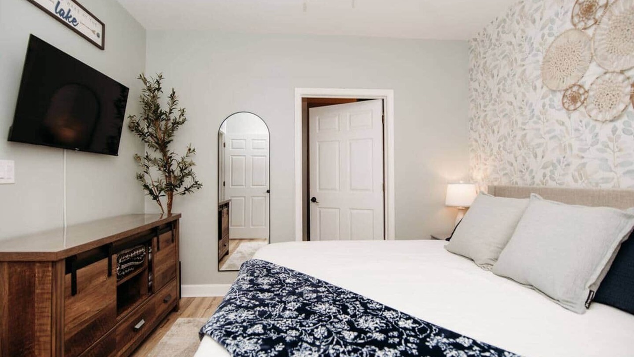 Photo of Bedroom in Smith Mountain Lake