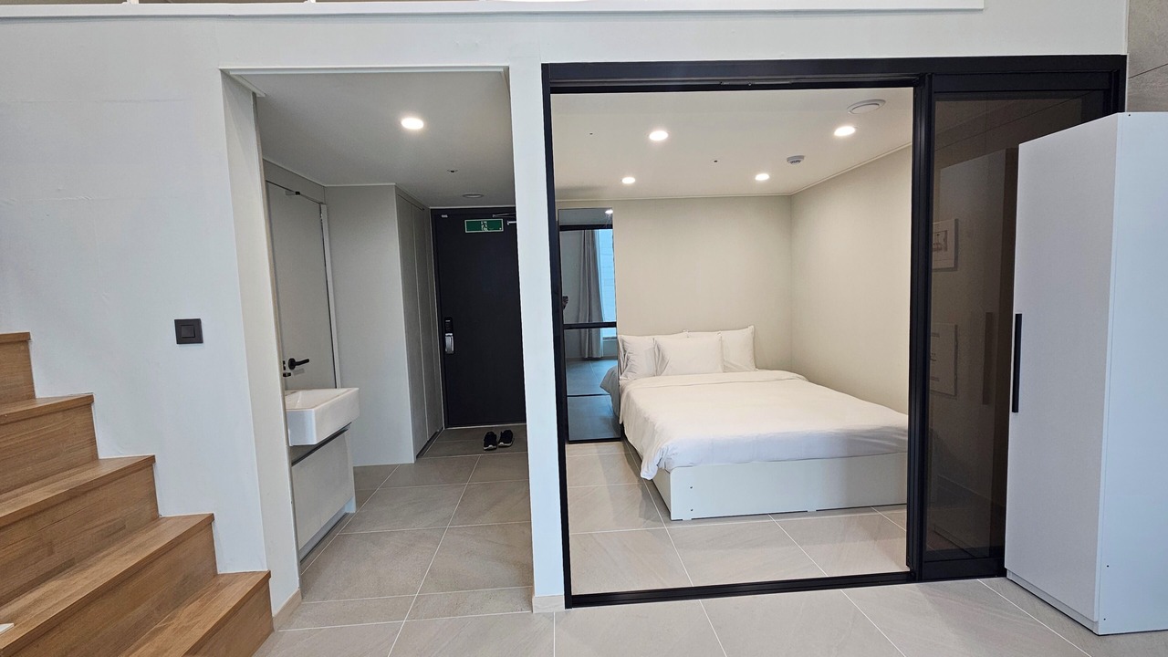 Photo of Bedroom in Gwanghui-dong