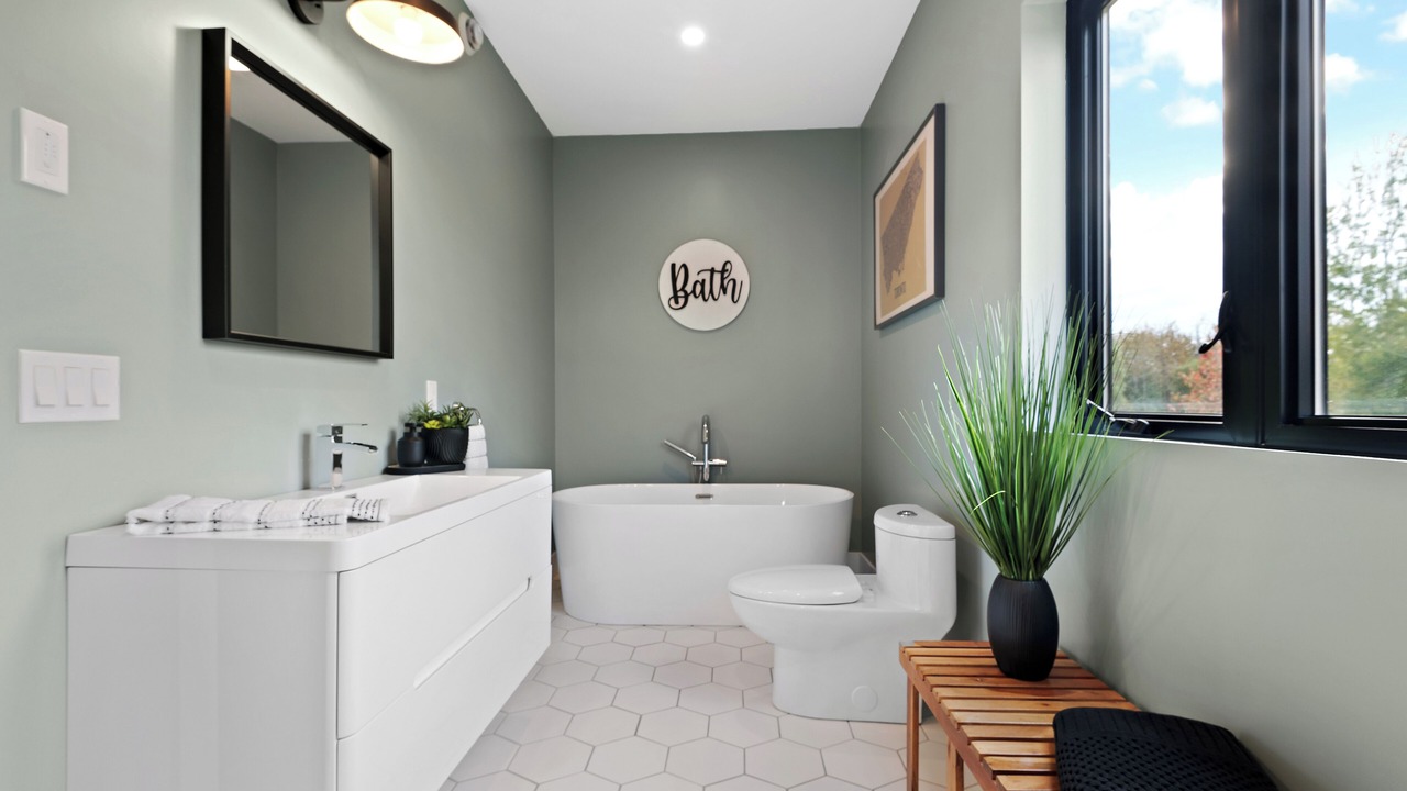 Photo of Bathroom in Mono