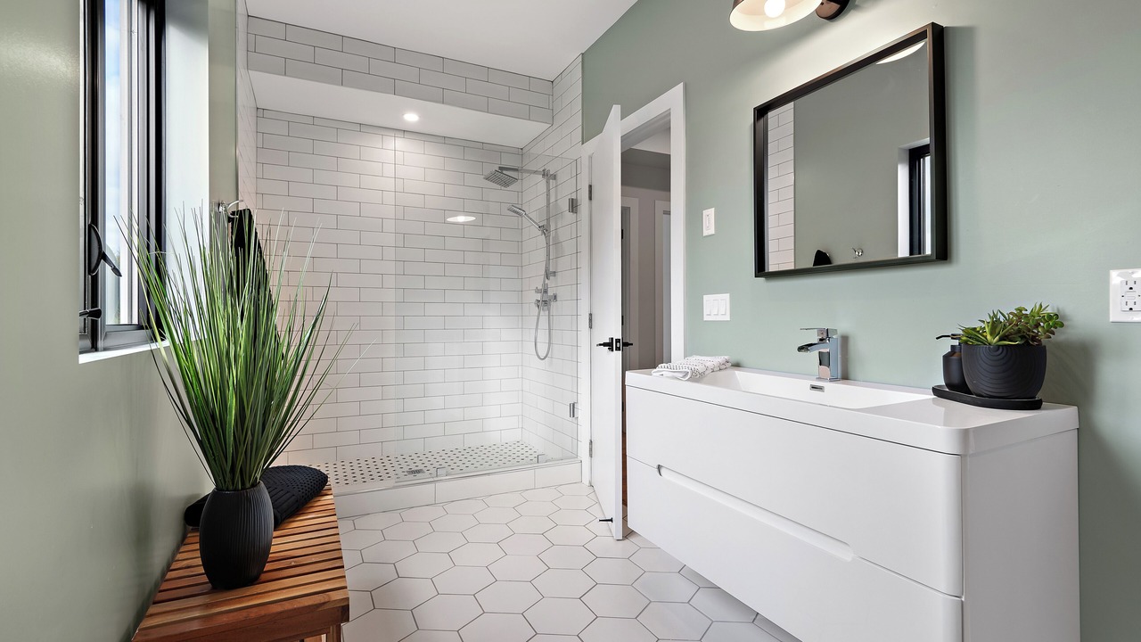 Photo of Bathroom in Mono