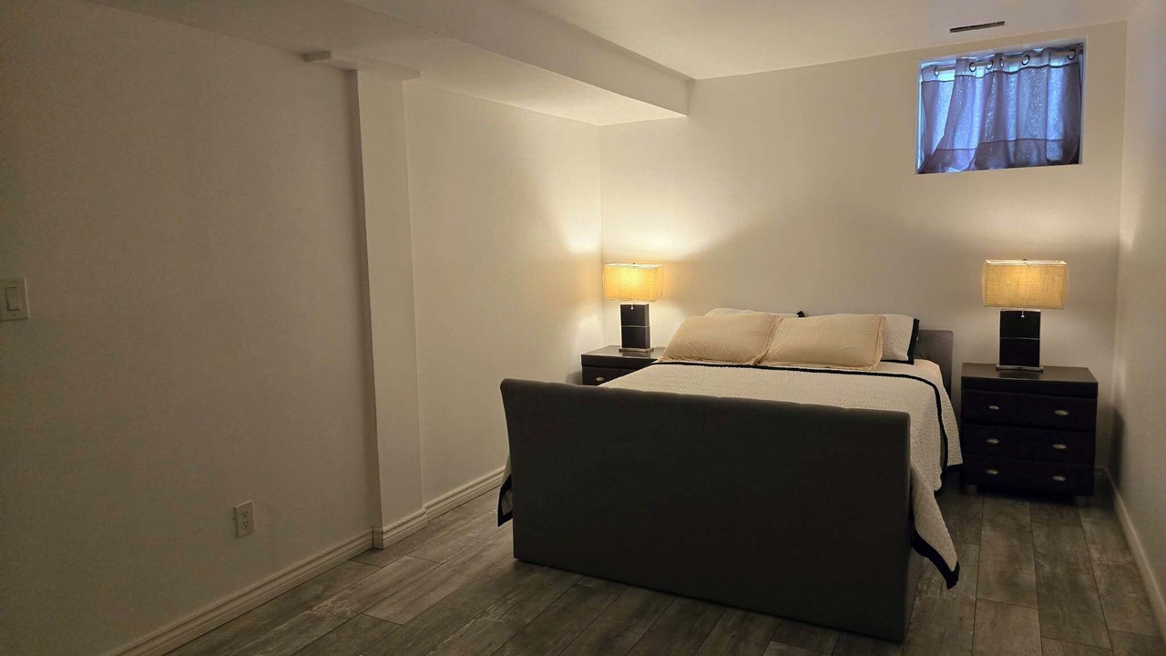 Photo of Bedroom in Mono