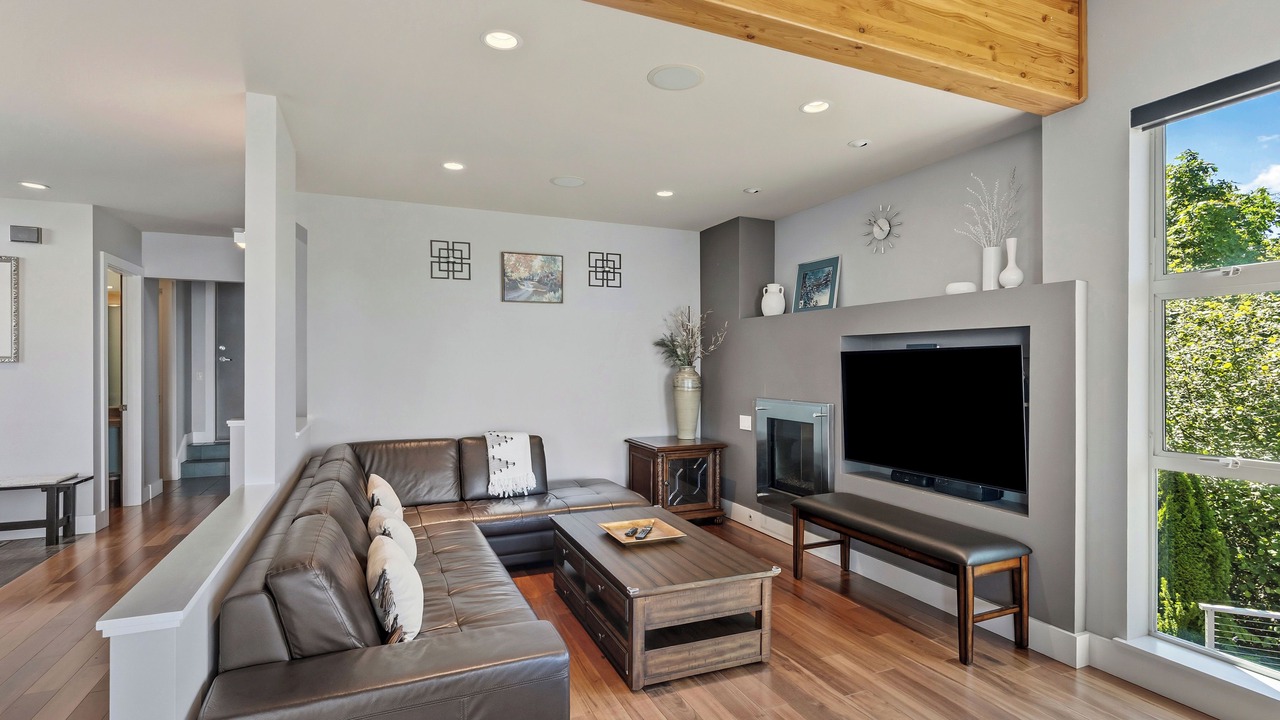 Photo of Livingroom in North Admiral