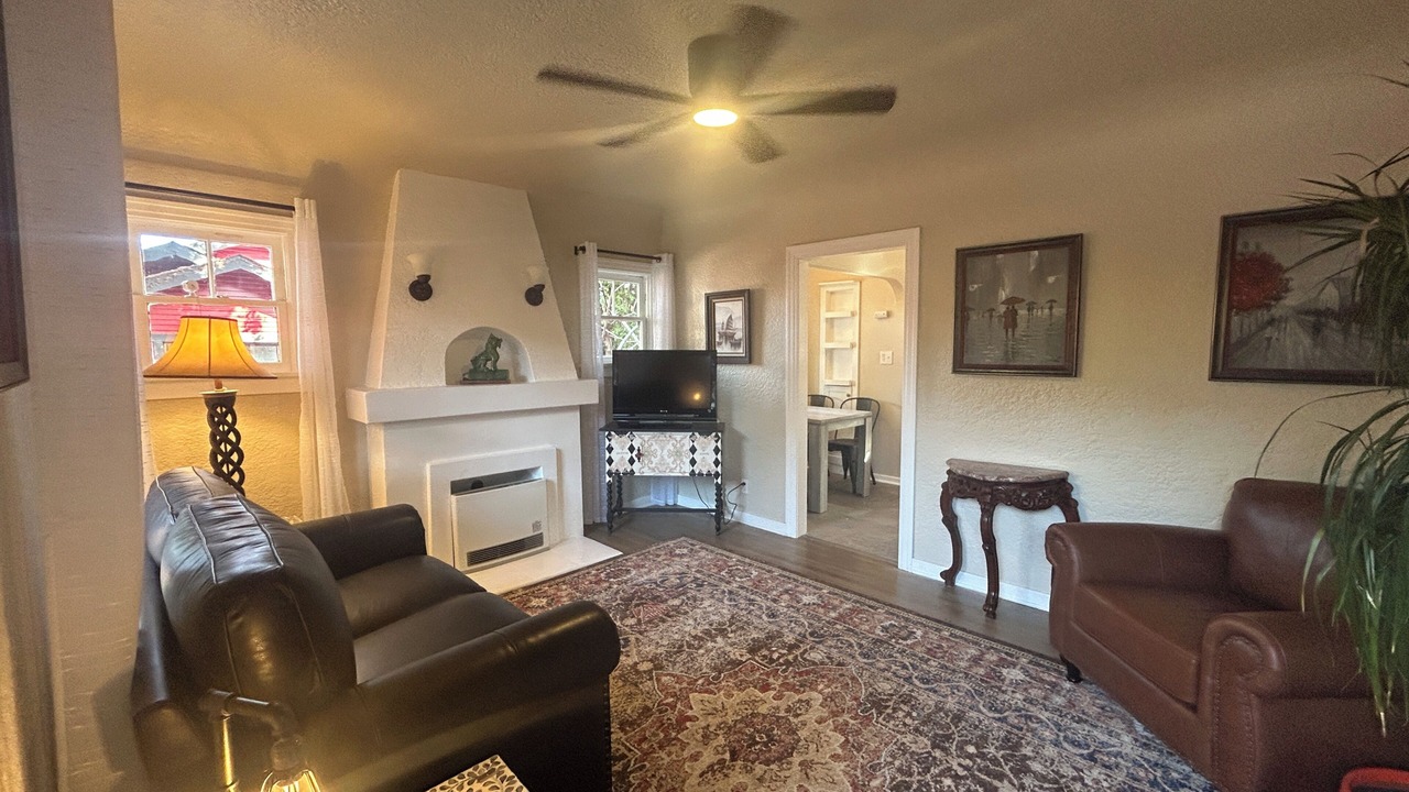 Photo of Livingroom in University Heights