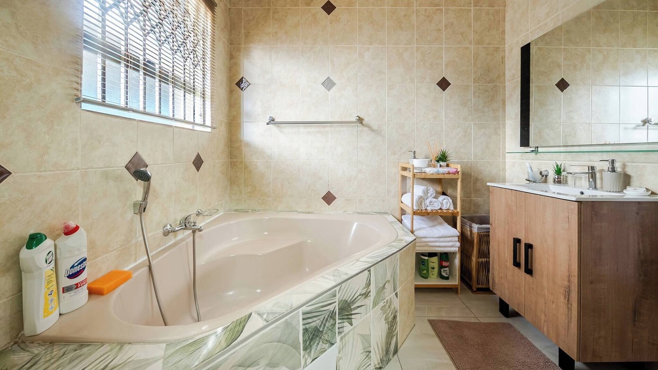 Photo of Bathroom in Greater Johannesburg Metropolitan Area