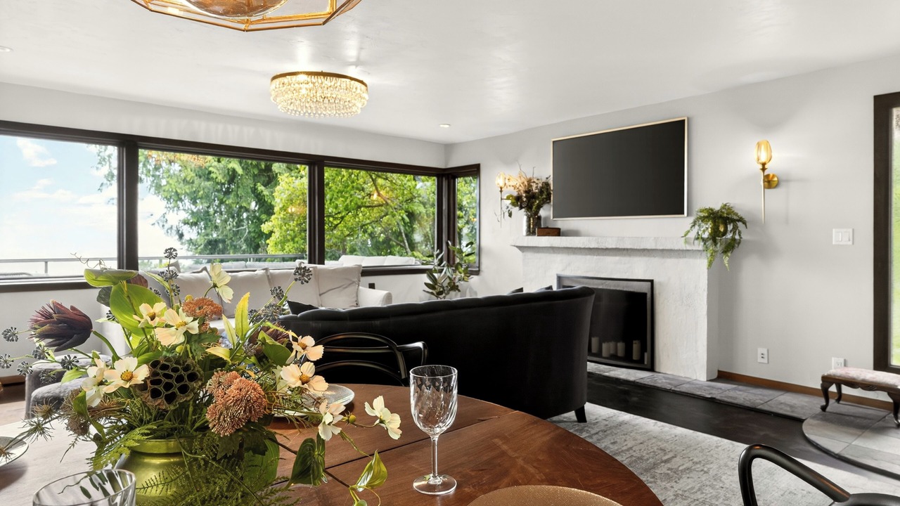Photo of Livingroom in North Admiral