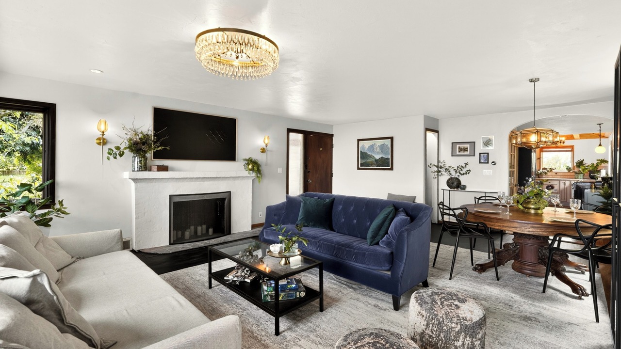 Photo of Livingroom in North Admiral