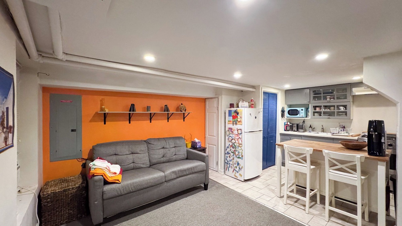 Photo of Livingroom in Near Northeast