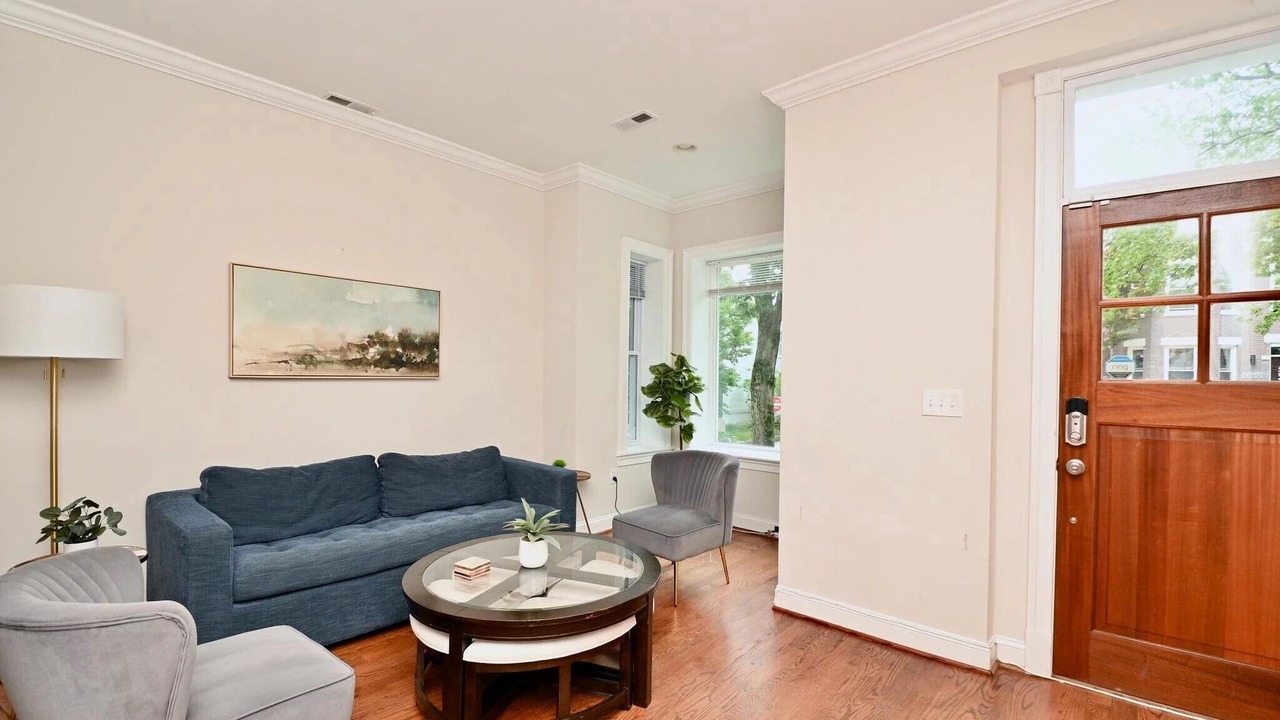 Photo of Livingroom in Near Northeast