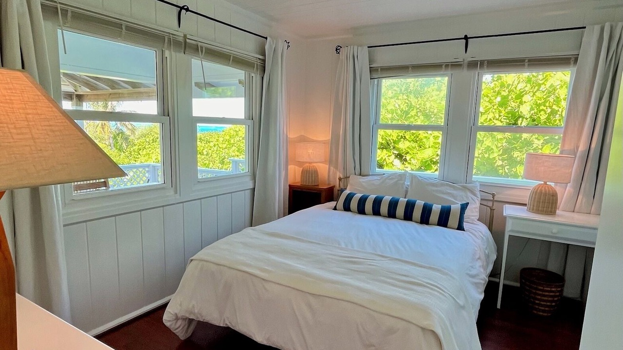 Photo of Bedroom in Man O War Cay