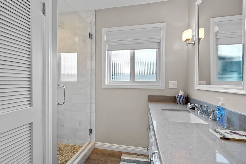 Photo of Bathroom in Balboa Peninsula