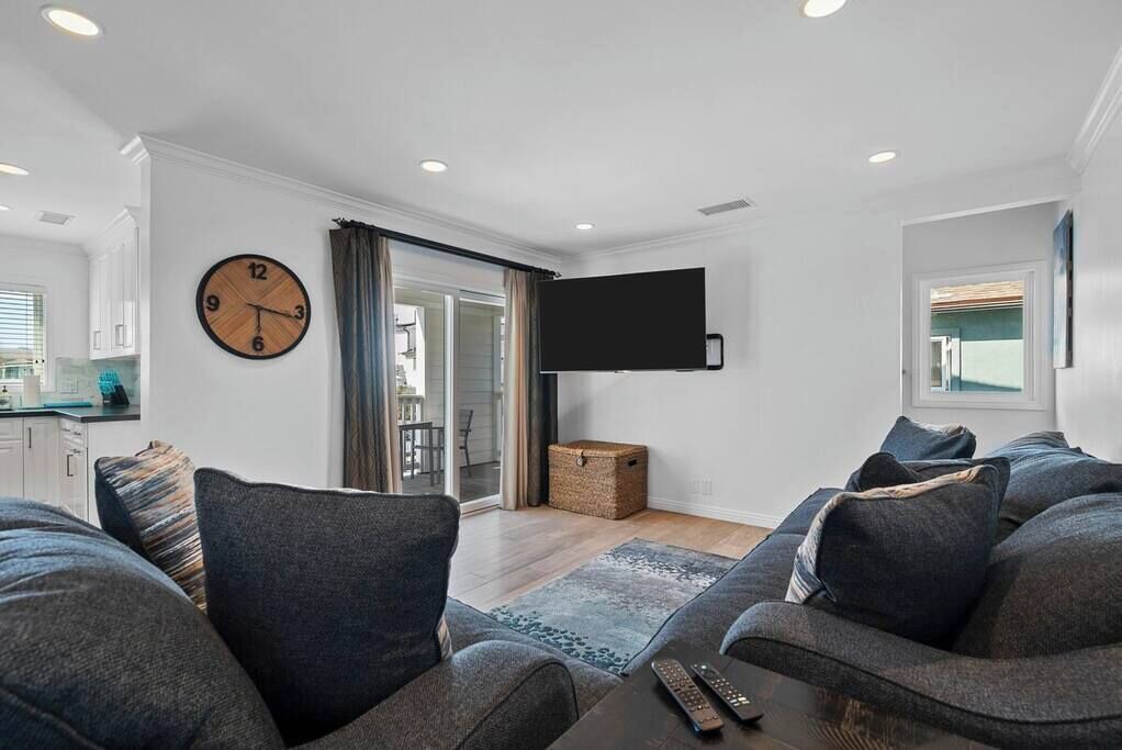 Photo of Livingroom in Balboa Peninsula