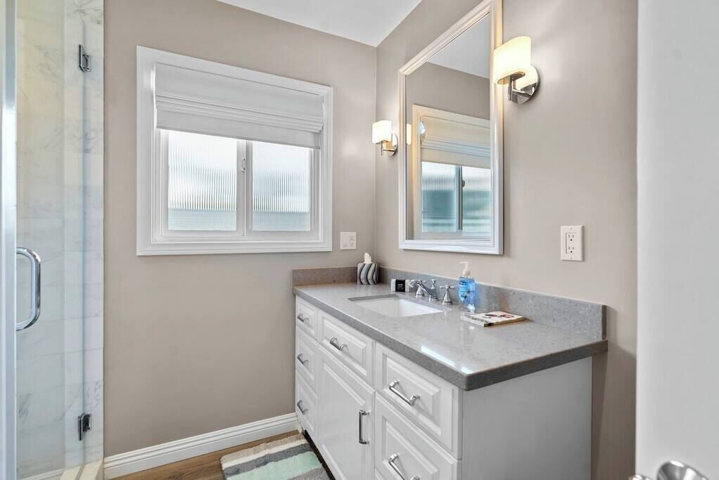 Photo of Bathroom in Balboa Peninsula