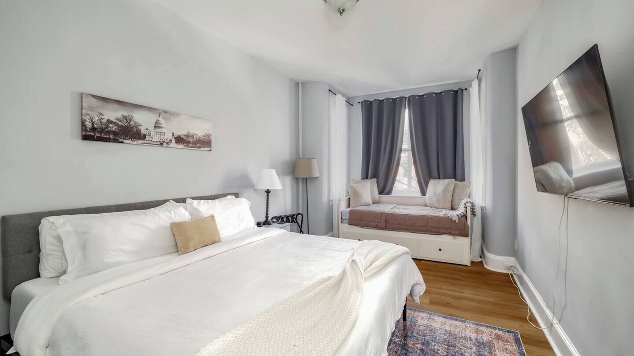 Photo of Bedroom in Adams Morgan
