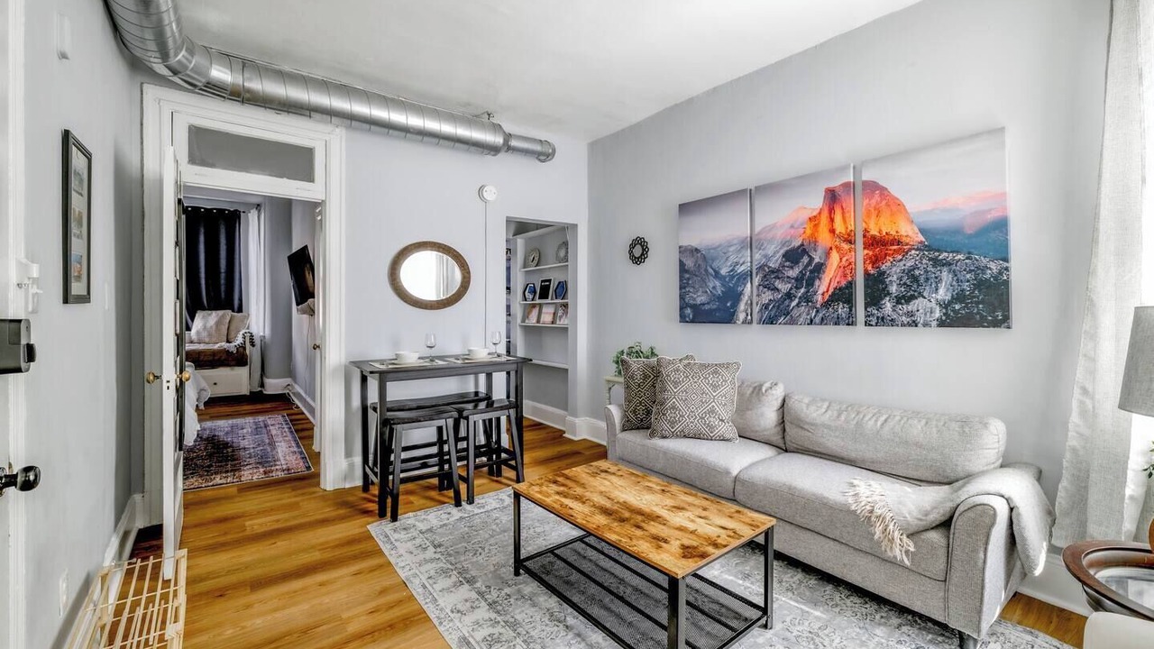 Photo of Livingroom in Adams Morgan
