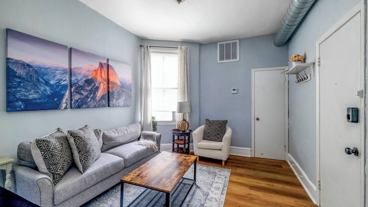 Photo of Livingroom in Adams Morgan