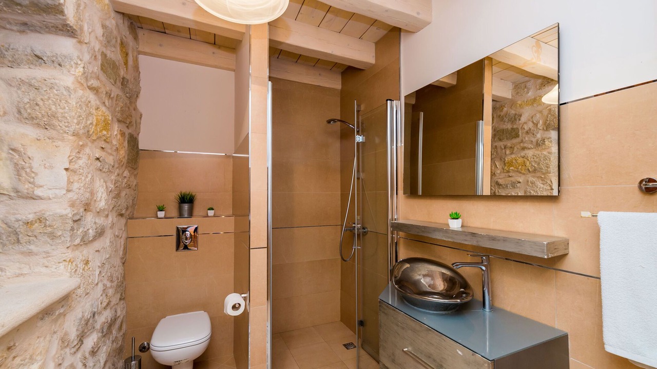 Photo of Bathroom in Brsecine