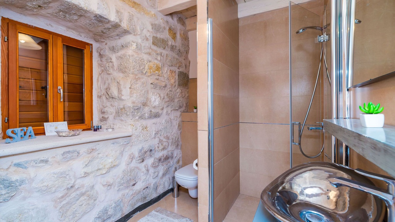 Photo of Bathroom in Brsecine