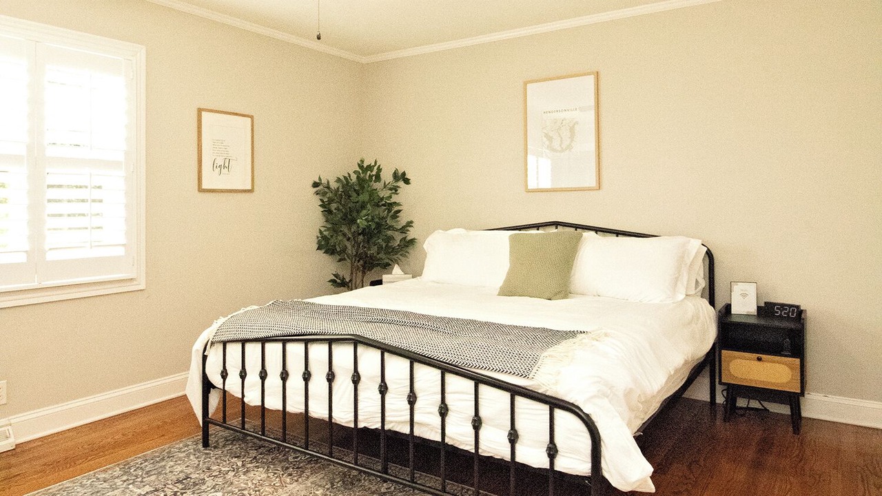 Photo of Bedroom in Hendersonville