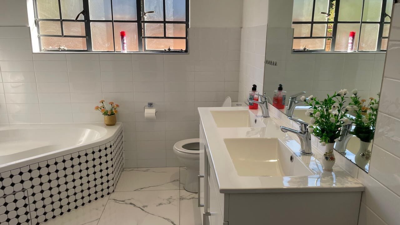 Photo of Bathroom in Greater Johannesburg Metropolitan Area