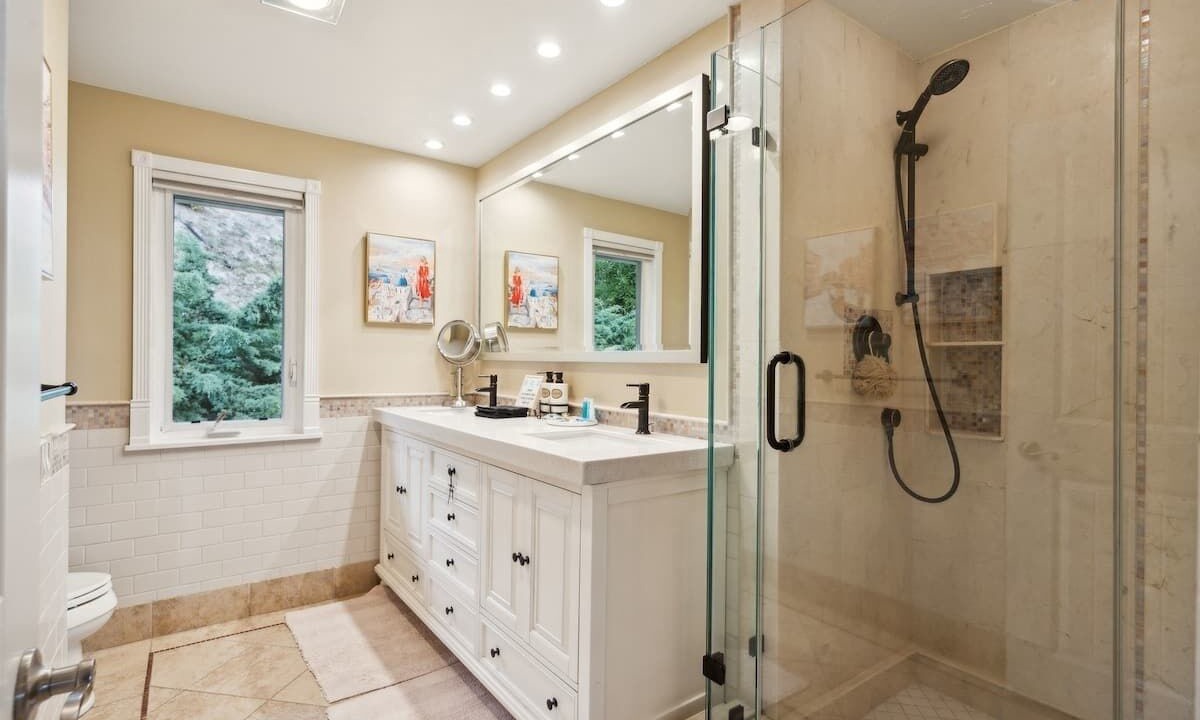 Photo of Bathroom in Thousand Oaks