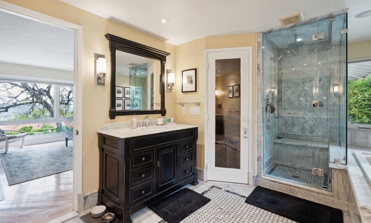 Photo of Bathroom in Thousand Oaks