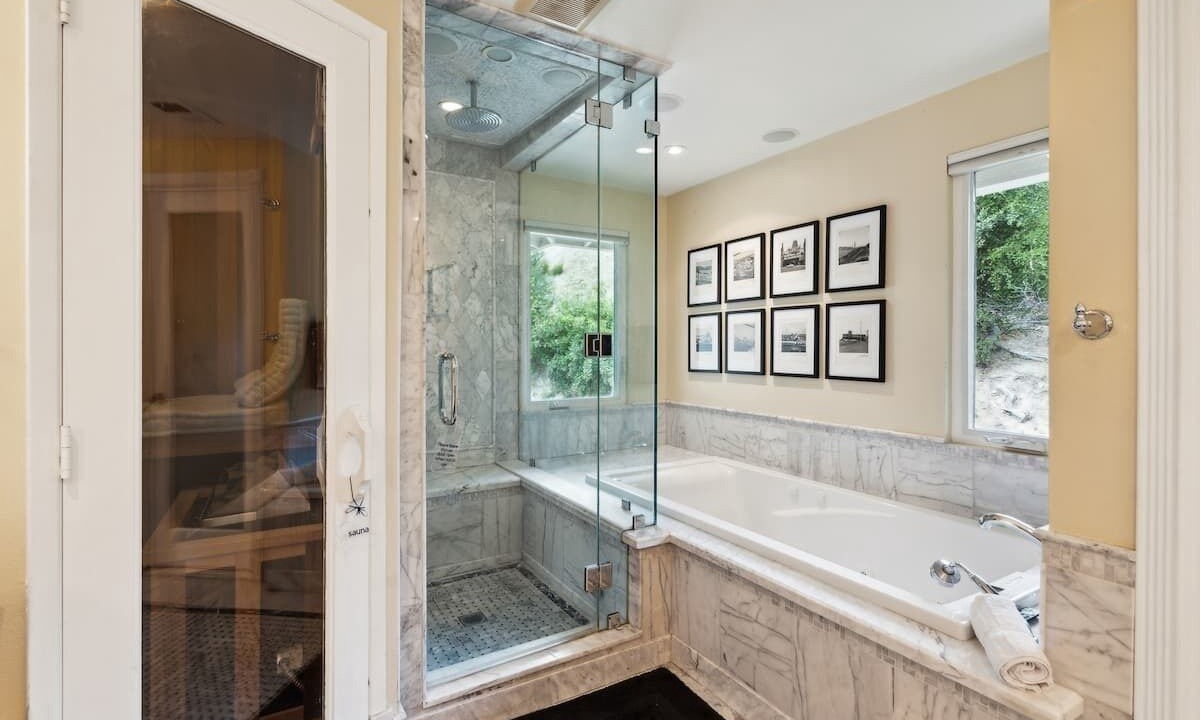 Photo of Bathroom in Thousand Oaks
