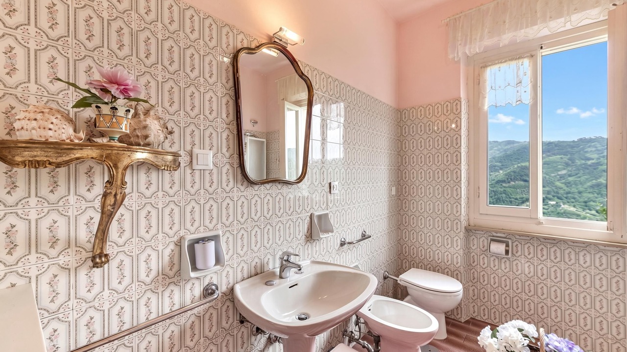 Photo of Bathroom in Macchino